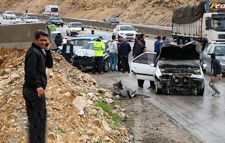 تصادف ۵۰ خودرو در آزادراه قزوین کرج
