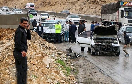 تصادف ۵۰ خودرو در آزادراه قزوین کرج
