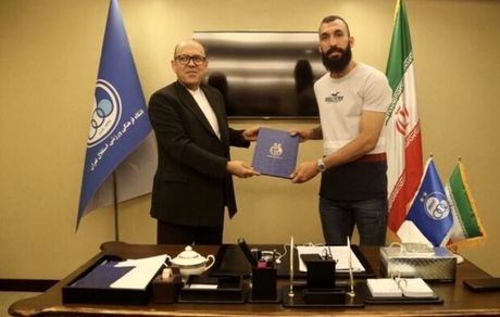 شوک به استقلال/ روزبه چشمی با «ام‌صلال» قطر به توافق رسید