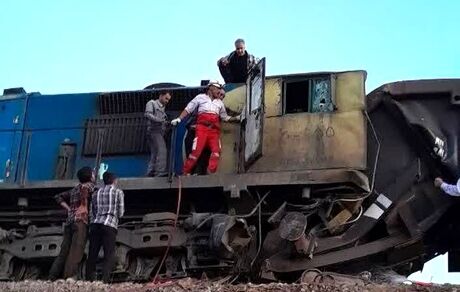 مصدوم شدن ۲ نفردر برخورد لوکومتیو با واگن قطار در اردکان