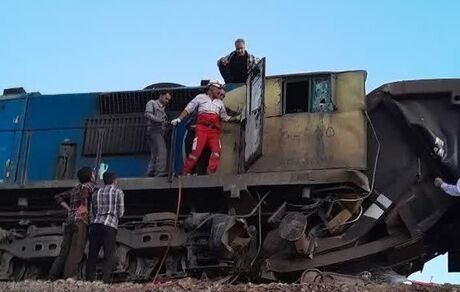 مصدوم شدن ۲ نفردر برخورد لوکومتیو با واگن قطار در اردکان
