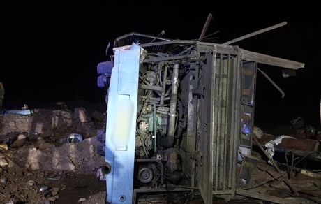 واژگونی اتوبوس در محور زاهدان به بم با ۱۲ کشته و مصدوم