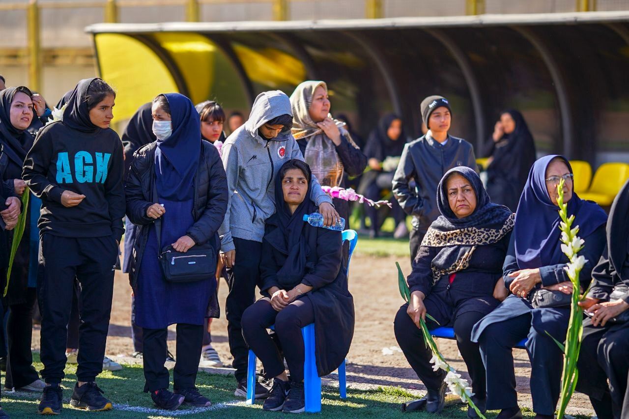 وداع ناراحت کننده از تشیع پیکر دختر ملی‌پوش فوتبال