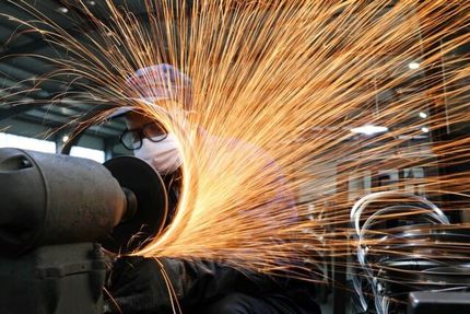 فعالیت کارخانه‌ها در چین کاهش یافت