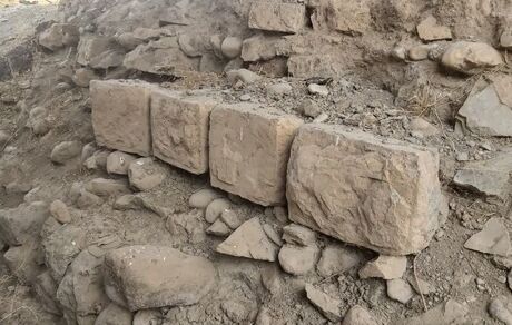 نمایان شدن بقایای یک سازه معماری در محدوده میدان عشایر بروجرد 