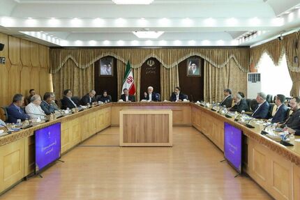 عارف: دولت سهمیه دوم بنزین را تدریجا حذف خواهدکرد