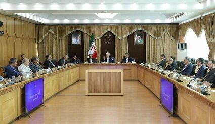 عارف: دولت سهمیه دوم بنزین را تدریجا حذف خواهدکرد