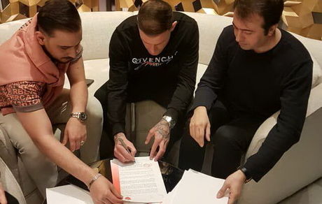 انصاری‌فرد قرارداد استوکس را امضا کرد/ زمان حضور مهاجم جدید پرسپولیس در ایران مشخص شد
