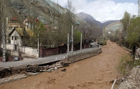 نباید اجازه ساخت و ساز در بستر رودخانه‌ها و مسیر آبراهه‌ها داده شود!