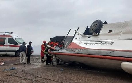 تداوم واژگونی اتوبوس‌ها در کشور: این بار در کمربندی یزد با ۱۳ مصدوم 