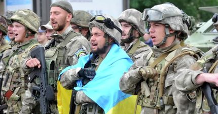 آموزش سربازان اوکراینی در انگلیس برای استفاده از تجهیزات جنگی