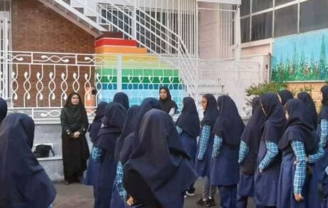 استقرار بانوان پلیس مقابل برخی مدارس دخترانه ابتدایی تهران