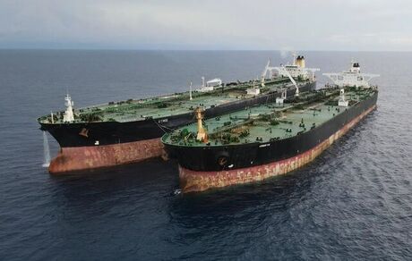 اندونزی، ابرنفتکش ایرانی را به حراج گذاشت