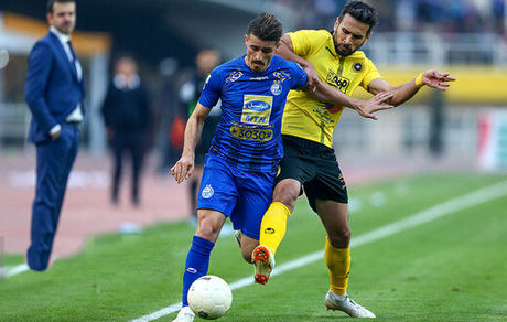 باشگاه سپاهان: بازی ما با استقلال را عقب بیاندازید