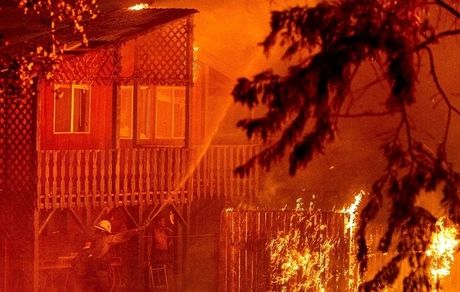 آتش‌سوزی گسترده در کالیفرنیا / خانه‌ها سوختند / آتش‌نشانی دستور تخلیه داد