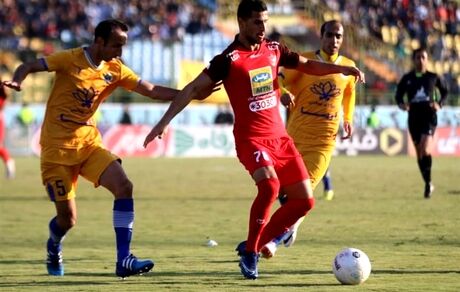 صعود پرسپولیس در سنگ باران آبادان