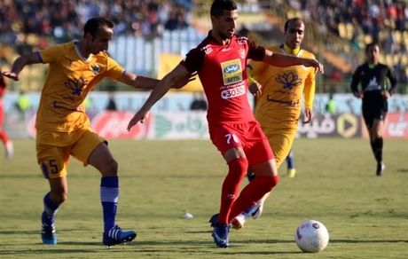 صعود پرسپولیس در سنگ باران آبادان