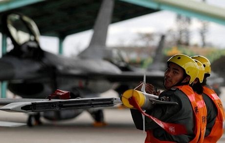 آغاز فروش ۱۱ میلیارد دلاری سلاح به تایوان توسط دولت ترامپ