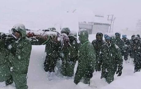 ریزش بهمن در هیمالیات، ۲۵ نفر را گرفتار کرد