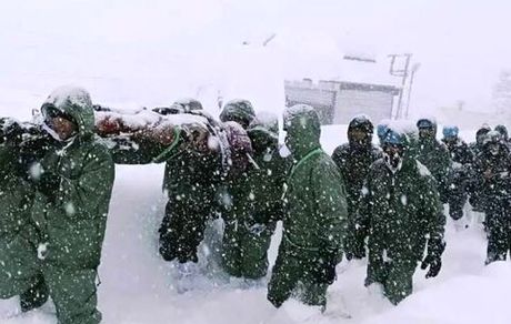 ریزش بهمن در هیمالیات، ۲۵ نفر را گرفتار کرد