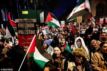 تجمع اعتراضی فعالان حامی فلسطین در لندن