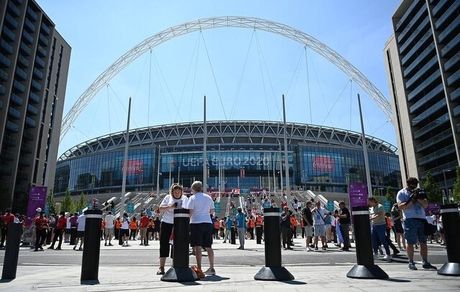 یوفا پس گرفتن میزبانی فینال یورو ۲۰۲۰ از لندن را تکذیب کرد