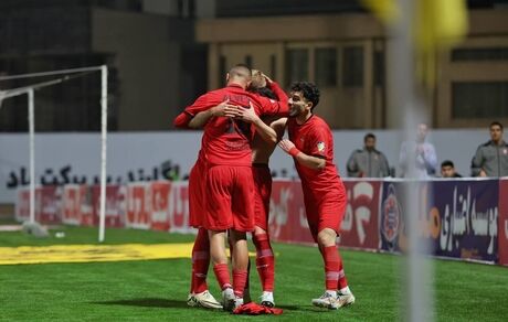 تراکتور با بردی راحت به صدر لیگ برتر فوتبال بازگشت / پرشورها ۳ گل زدند خیلی گل نزدند