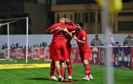 تراکتور با بردی راحت به صدر لیگ برتر فوتبال بازگشت / پرشورها ۳ گل زدند خیلی گل نزدند