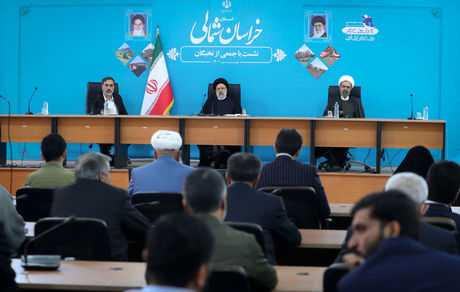 وقتی صحبت از دولت مردمی می‌کنیم حتماً باید نگاه مردم و نخبگان در اداره کشور تأثیر داشته باشد