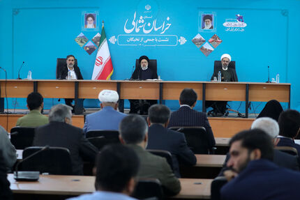 وقتی صحبت از دولت مردمی می‌کنیم حتماً باید نگاه مردم و نخبگان در اداره کشور تأثیر داشته باشد