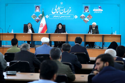 وقتی صحبت از دولت مردمی می‌کنیم حتماً باید نگاه مردم و نخبگان در اداره کشور تأثیر داشته باشد