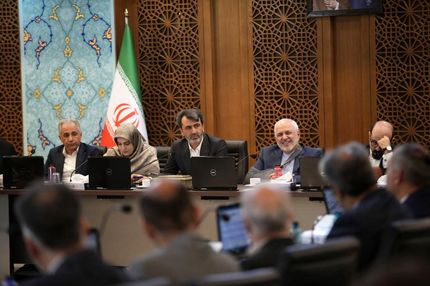 ظریف: مبنای وفاق گفت وگو است نه تحمیل نظر / تأکید رئیس جمهور بر واگذاری امور استان‌ها به خودشان