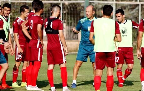 تلاش مسئولان پرسپولیس برای انتخاب جانشین «جونیور»