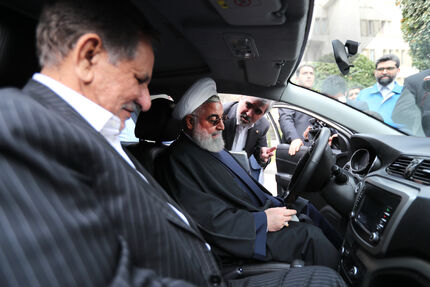 روحانی چهار خودرو تولید داخل را تست کرد/ عکس