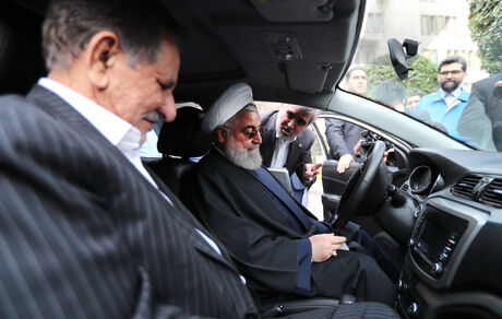 روحانی چهار خودرو تولید داخل را تست کرد/ عکس