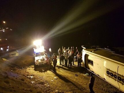 یک حادثه اتوبوسی دیگر / انحراف در محور سیرجان به شهربابک ۲۲ مصدوم برجای گذاشت