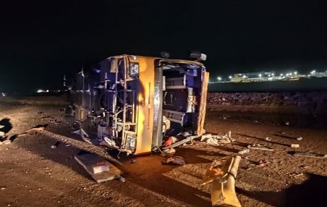 جان باختن ۱۳ نفر در حادثه واژگونی اتوبوس جیرفت مشهد