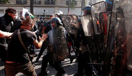 ۱۴۲ نفر در تظاهرات فرانسه دستگیر شدند