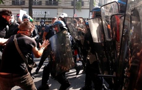 ۱۴۲ نفر در تظاهرات فرانسه دستگیر شدند