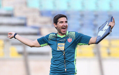 دردسر جدید پرسپولیس؛ طلب دستیار کالدرون!