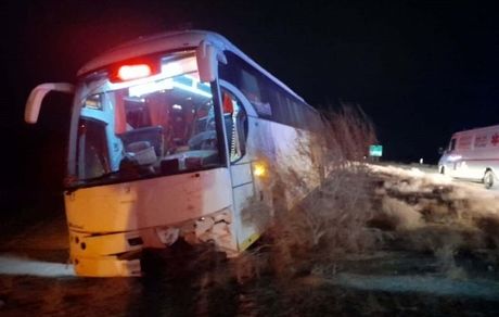 انحراف یک اتوبوس در محور سیرجان به شیراز،  ۹ مصدوم داشت