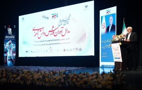 عارف: راهبرد ما باید تشویق دانش‌آموزان به ورزش کردن باشد
