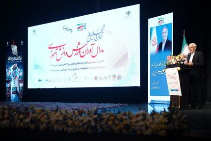 عارف: راهبرد ما باید تشویق دانش‌آموزان به ورزش کردن باشد