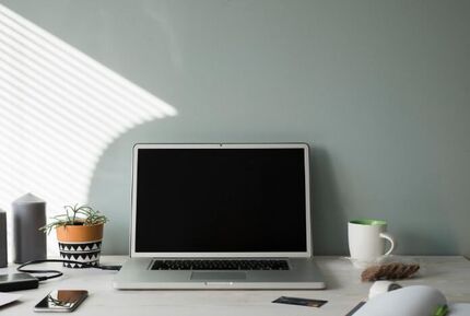 تعویق اولین قوانین وضع شده دورکاری در جهان