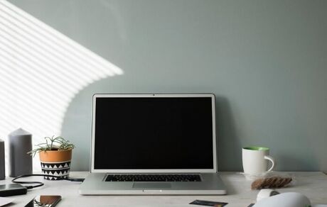 تعویق اولین قوانین وضع شده دورکاری در جهان