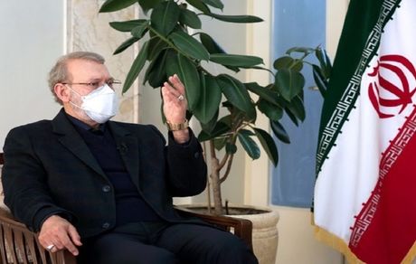 لاریجانی: تدریجی عمل کردن نفعی ندارد؛ تحریم‌ها باید یکجا برداشته شود