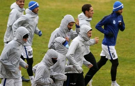  حضور دیاباته با لباس شخصی و جلسه فکری با سه بازیکن در تمرین امروز استقلال