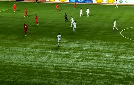 بلای زمین چمن مصنوعی عشق آباد سر بازیکنان تیم ملی ایران