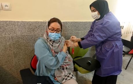 تصمیم‌گیری نهایی برای واکسیناسیون معلمان؛ امروز/ تزریق واکسن به گروه‌های هدف تا پایان امسال