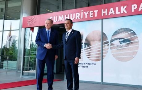 حضور  اردوغان پس از ۱۸ سال در دفتر حزب رقیب 